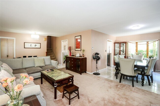 Building Photo - 98 Bayberry Ave