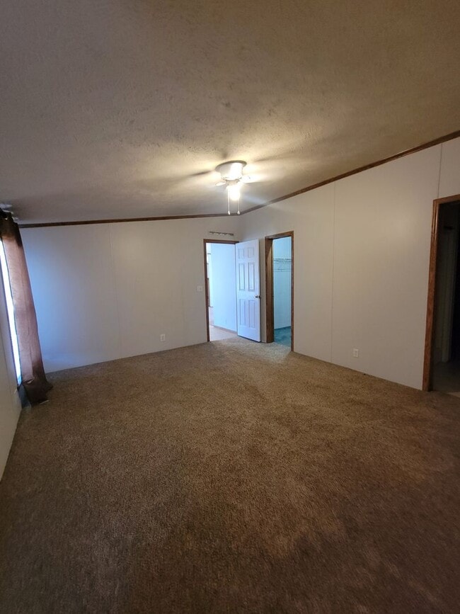 Building Photo - Large 3 bedroom in Oakwood