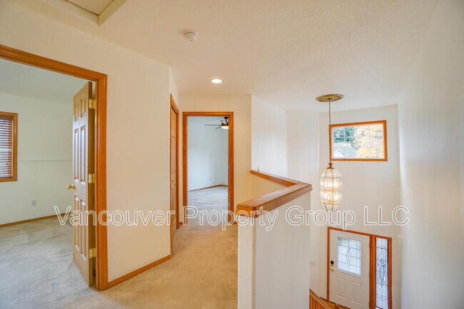 Building Photo - 15720 NE 13th Way