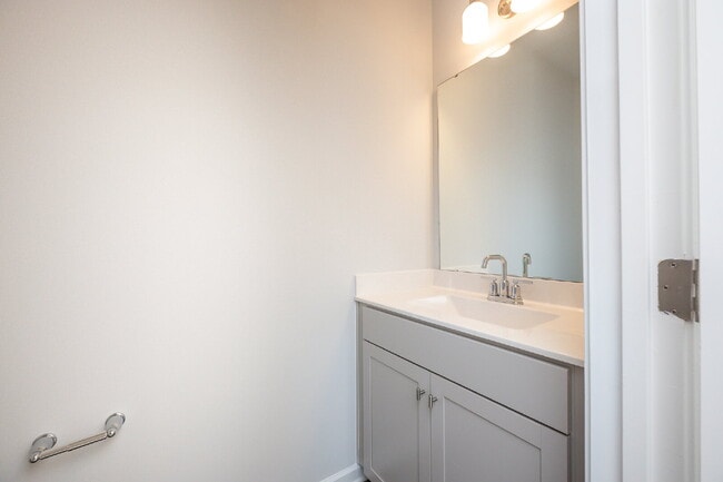 Building Photo - Elegant 3-Bedroom, 2.5-Bath Townhome with Modern Finishes ($1950/mo rent***)