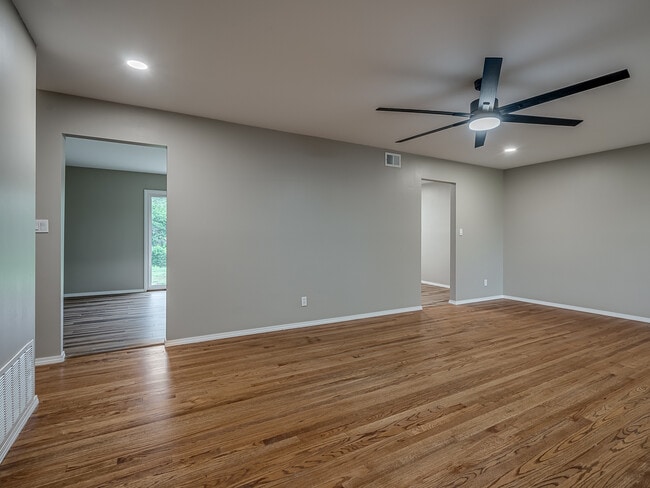 Building Photo - 4729 Baylor Dr