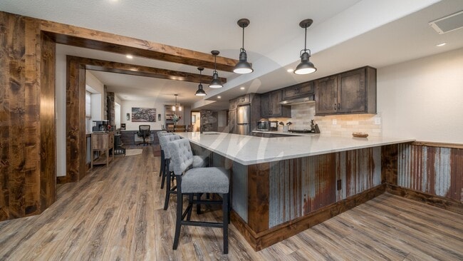 Building Photo - Country Living on 13.5 Acres