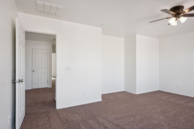 Building Photo - 3076 W Silver Creek Dr