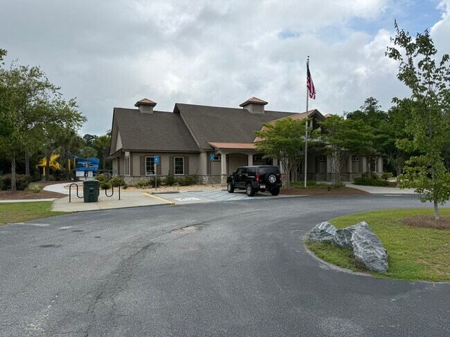 Building Photo - 13 Brookhaven Dr