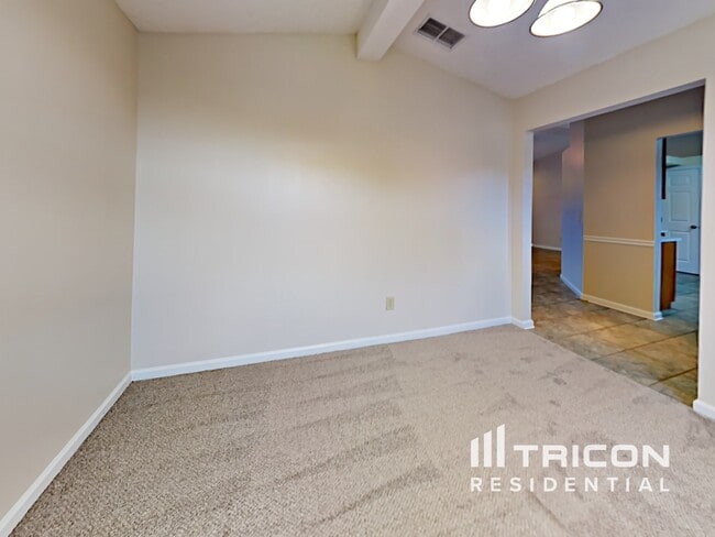 Building Photo - 2827 Tuscarora Tr