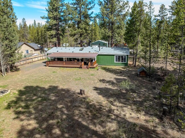 Building Photo - Home with Shop Close to Big Deschutes