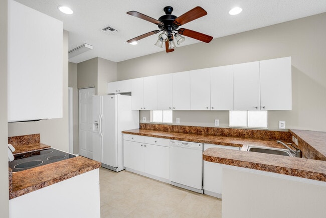 Building Photo - 7787 Springfield Lake Dr