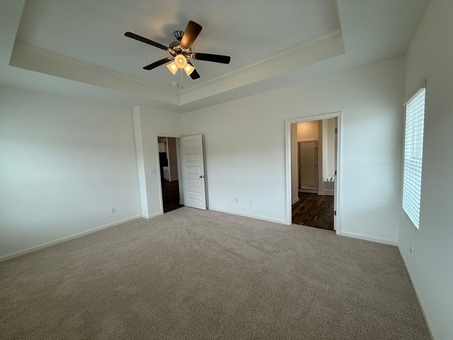 Building Photo - Springville Schools One Level 4 Bedroom / 3 Bathroom/ 3 Car Garage