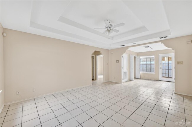 Building Photo - 18 Redbud Ave