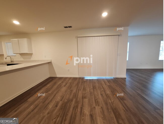 Building Photo - 516 Liberty Hall Dr