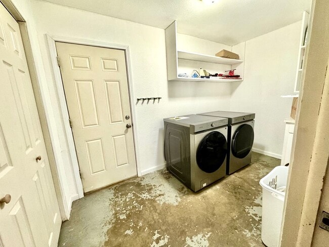 Building Photo - Spacious McAlester Home with Workshop Acce...