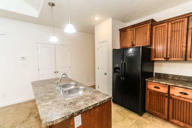 Building Photo - 334 High Meadows Pl
