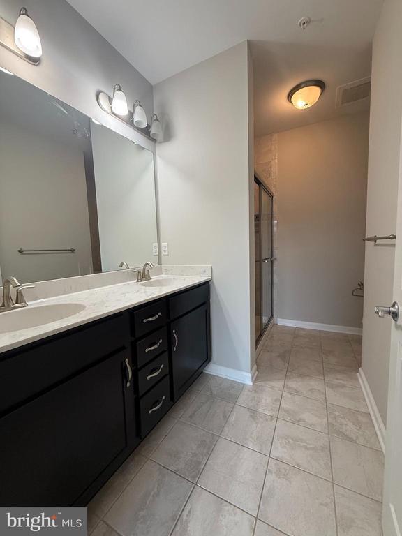 Building Photo - 1136 Halifax Pl