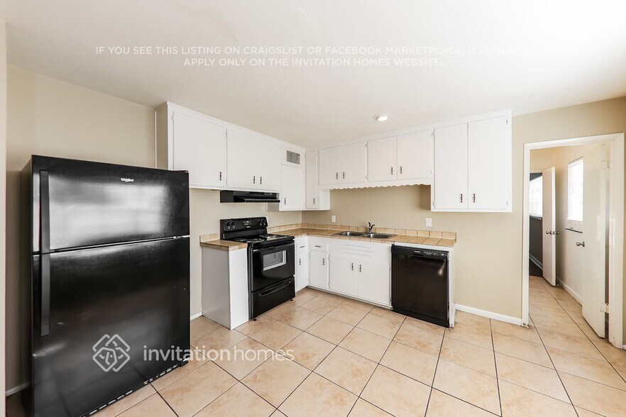 Building Photo - 3335 W McLellan Blvd