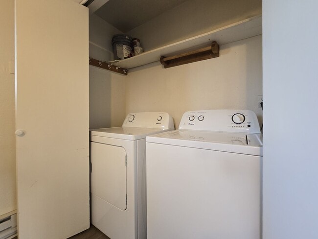 Building Photo - 140A Candelario St