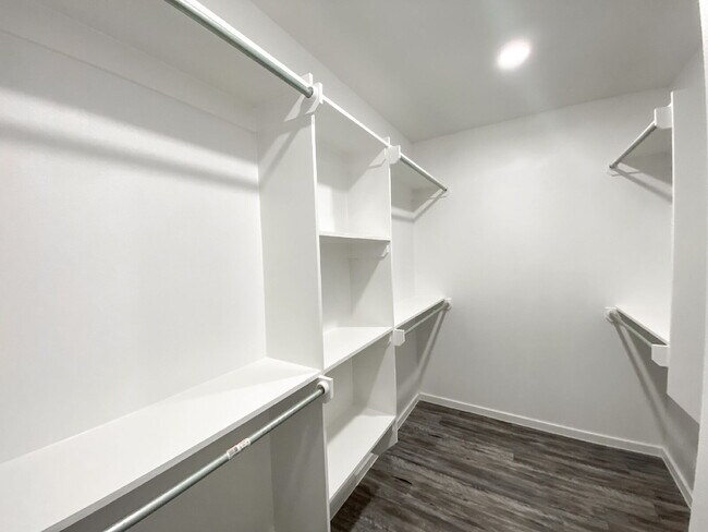 Building Photo - Luxurious Duplex in Frenship ISD!