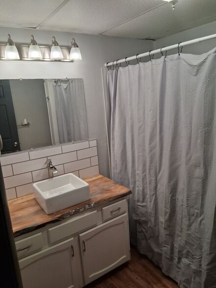 Building Photo - 909 Mahantongo St