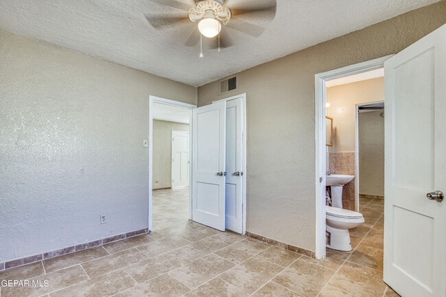 Building Photo - 3922 Hayes Ave