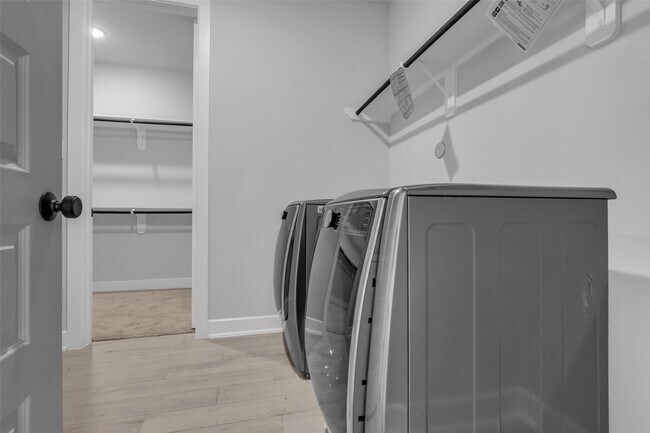 Building Photo - 215 Flower Moon Ct