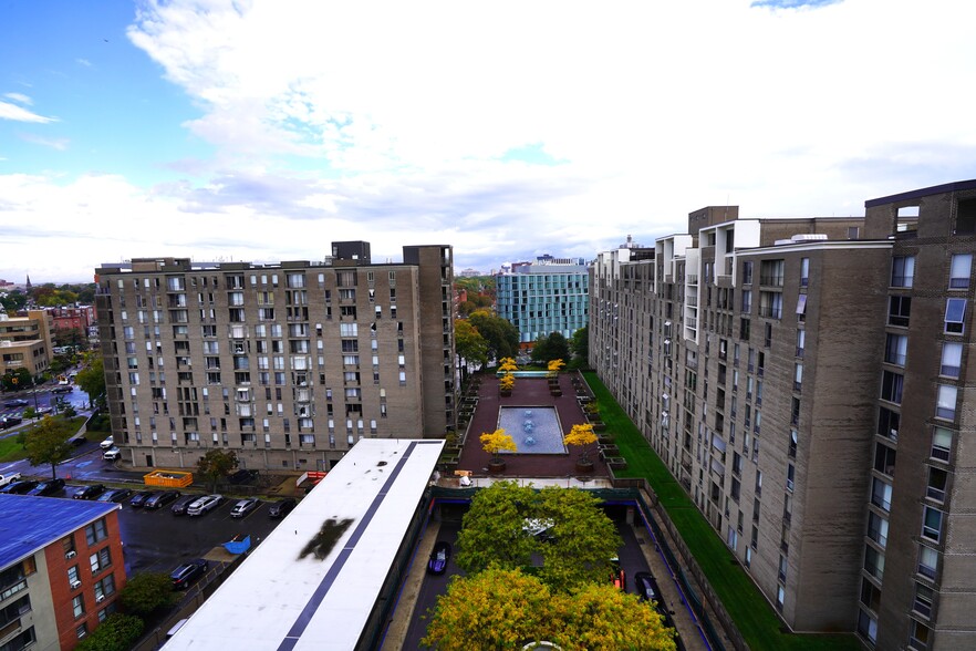 Building Photo - 77 Pond Ave