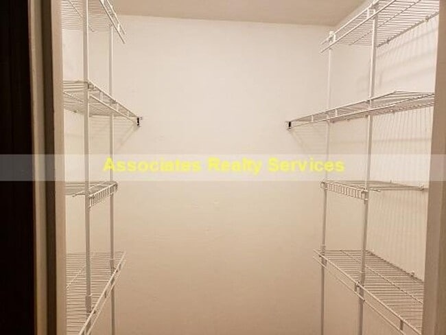 Building Photo - Sublease This Newly Renovated 2 bedroom wi...