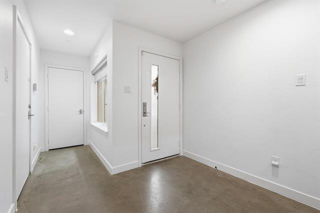 Building Photo - 2111 Bennett Ave