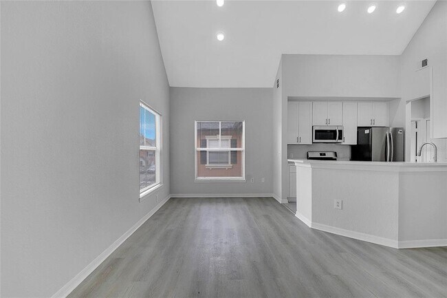 Building Photo - 6005 Westgate Dr