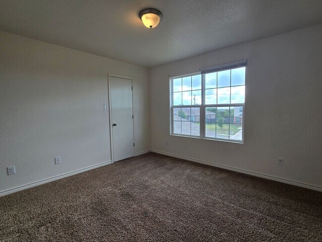 Building Photo - RENT REDUCTION & SPECIAL - AVAILABLE NOW!