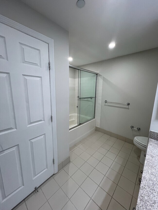 bathroom - 300 Mamaroneck Ave