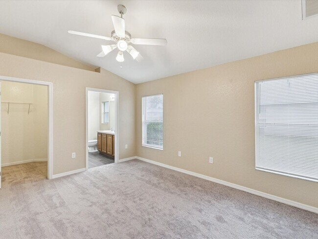 Building Photo - Don't Miss This Move-in Ready 4/2/2