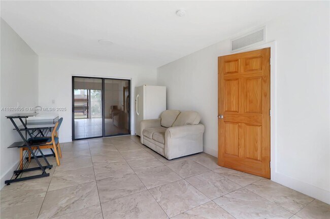 Building Photo - 15730 SW 103rd Ave