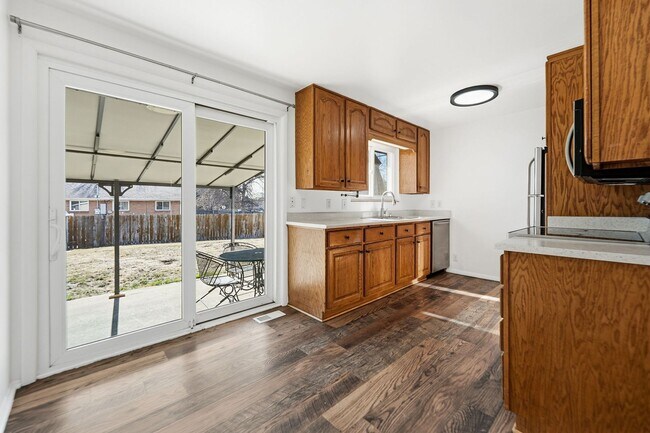 Building Photo - Beautiful 4-bedroom, 2-bathroom home located in the vibrant city of Westminster,