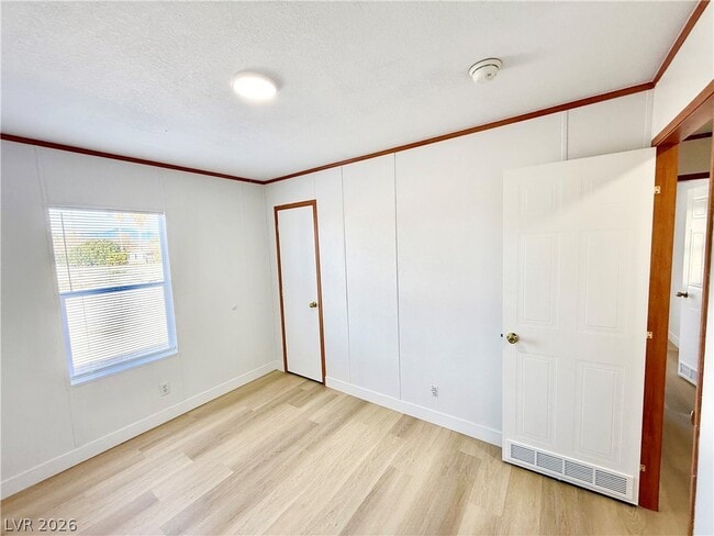 Building Photo - 4210 E Cheyenne Way