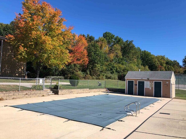 Building Photo - 385 Huse Rd