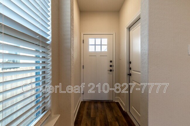 Building Photo - 10351 Lynwood Crk