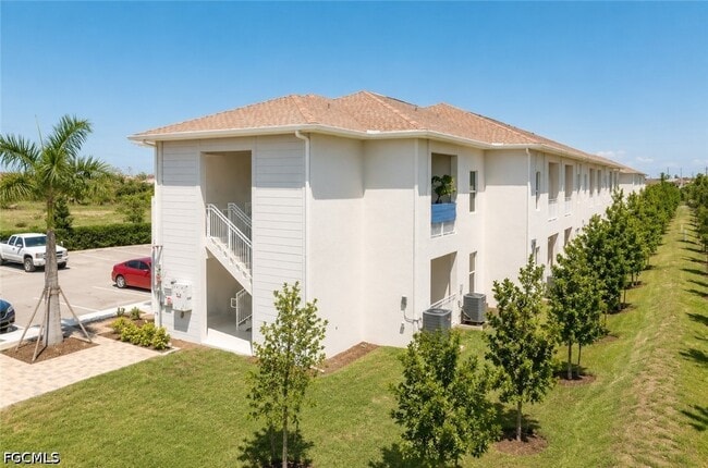 Building Photo - 3313 SW 8th Pl
