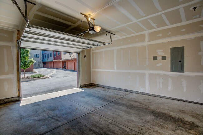 Building Photo - Rooftops - Unit 08