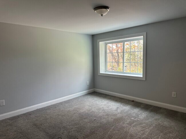 Building Photo - 27 Russell Ave