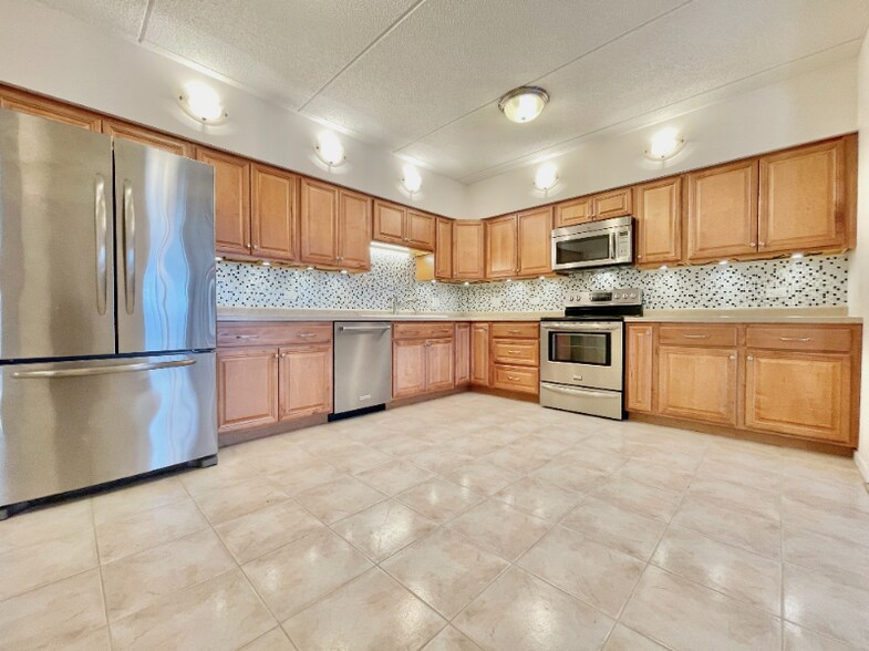 Building Photo - 12900 W Heiden Cir