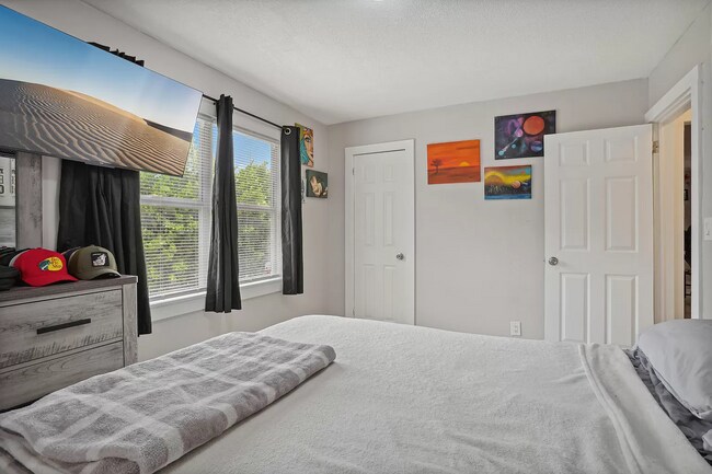 Building Photo - 735 Franklin Rd