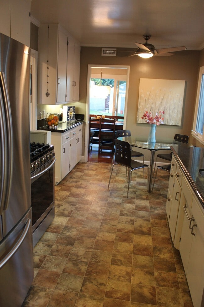 Kitchen - 3540 McLaughlin Ave