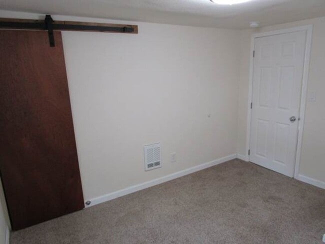 Building Photo - 2 Bedroom, 1 Bathroom Tacoma Home