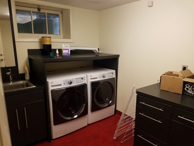 Building Photo - WINTER SPECIAL: Beautiful Hidden Gem Modern Custom Home in Great Salem Neighborhood!