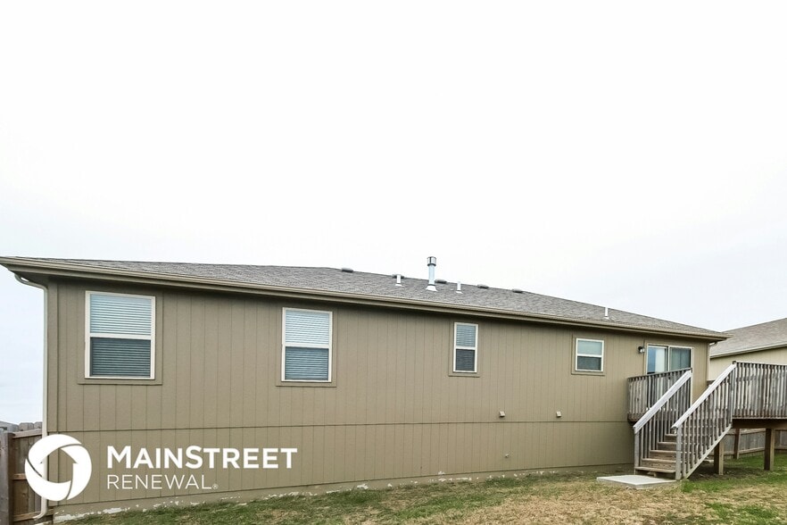 Building Photo - 404 192nd St