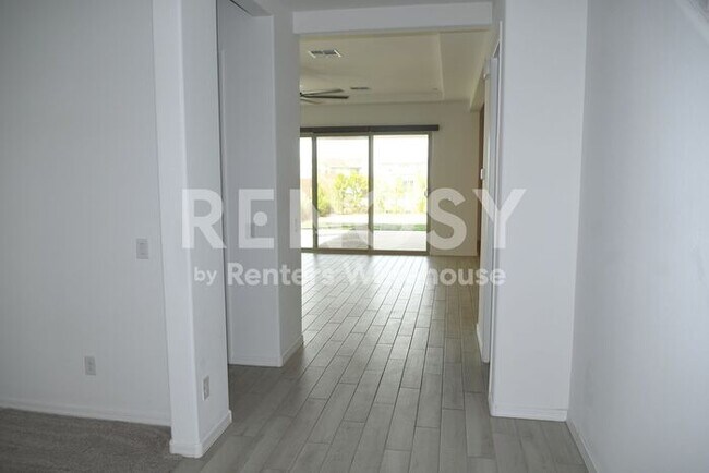 Building Photo - Almost New 4 Br+Den+Loft 3.5 Ba 3 Cg in Sienna Hills Next to Verrado in Buckeye