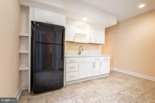 Building Photo - 2013 Edgmont Ave