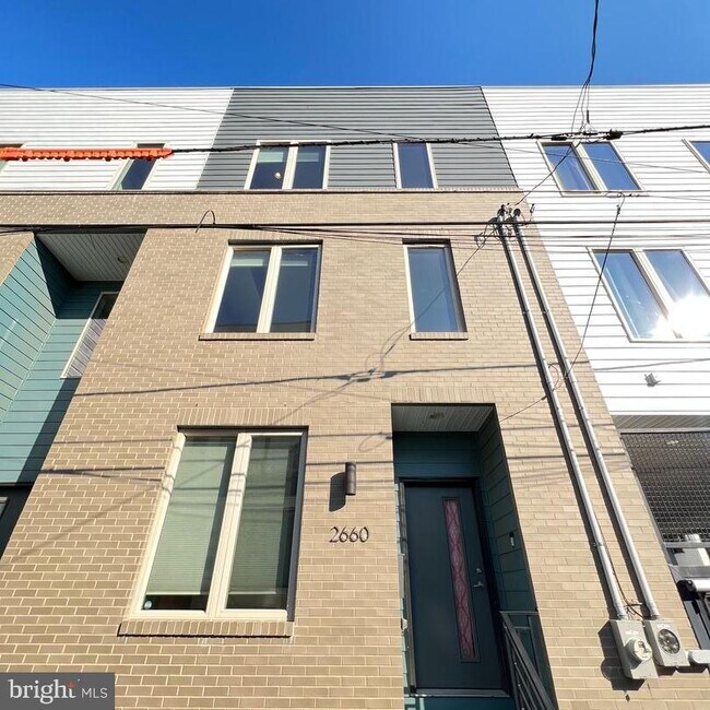 Building Photo - 2660 Collins St