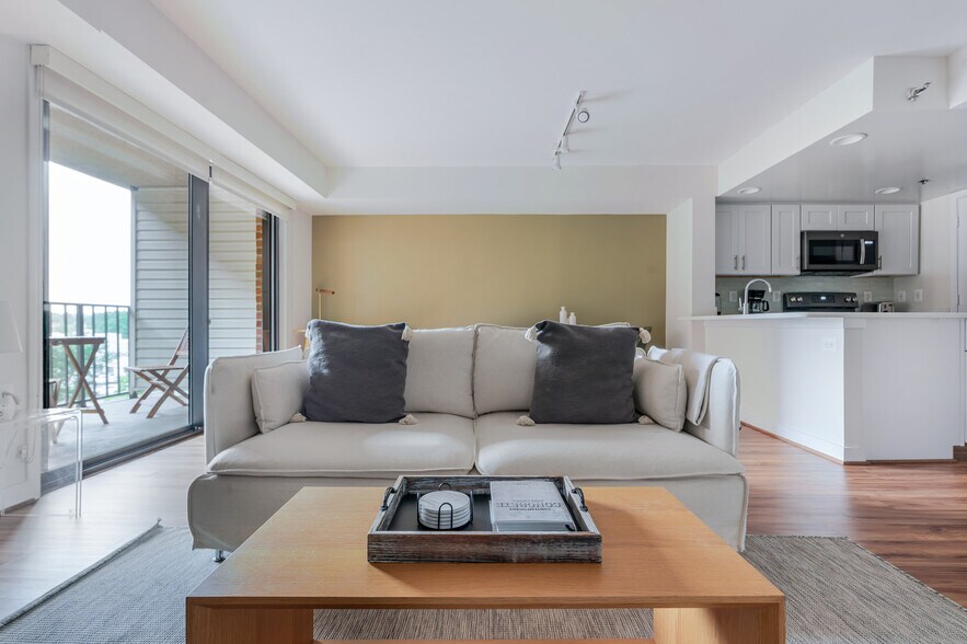 Building Photo - 2500 Clarendon Blvd