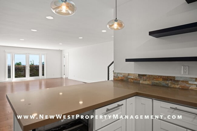 Building Photo - Exquisite Pacific Beach 4 bedroom located on a quiet cul-de-sac in the coveted Floral Terrace com...