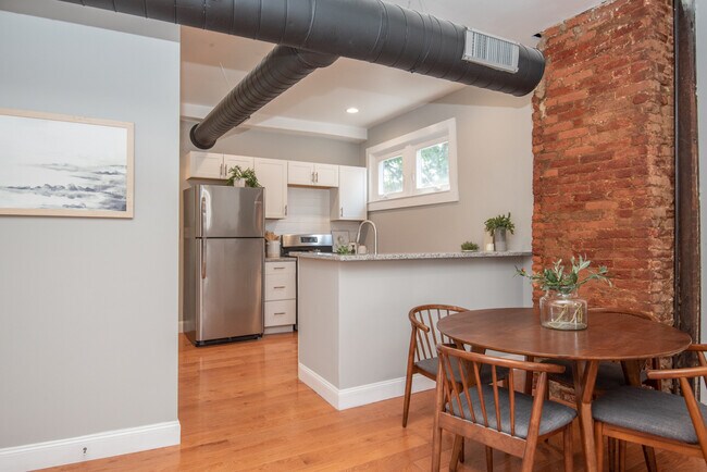 Building Photo - 318 N Duke St